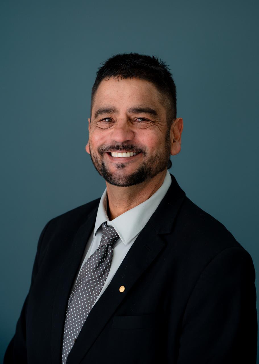 Portrait of Cr Robbie Miniter